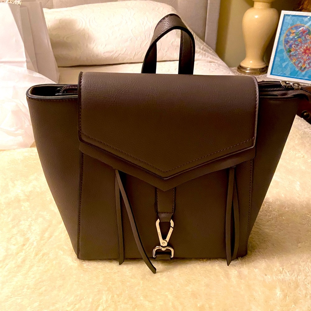 New with tags medium bag with back pack straps